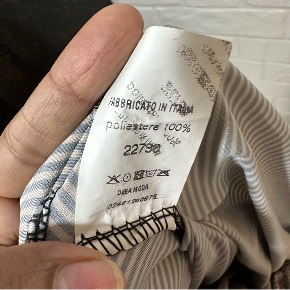 Gold full sleeves top with a knot ✨👚 - Picture 4 of 4